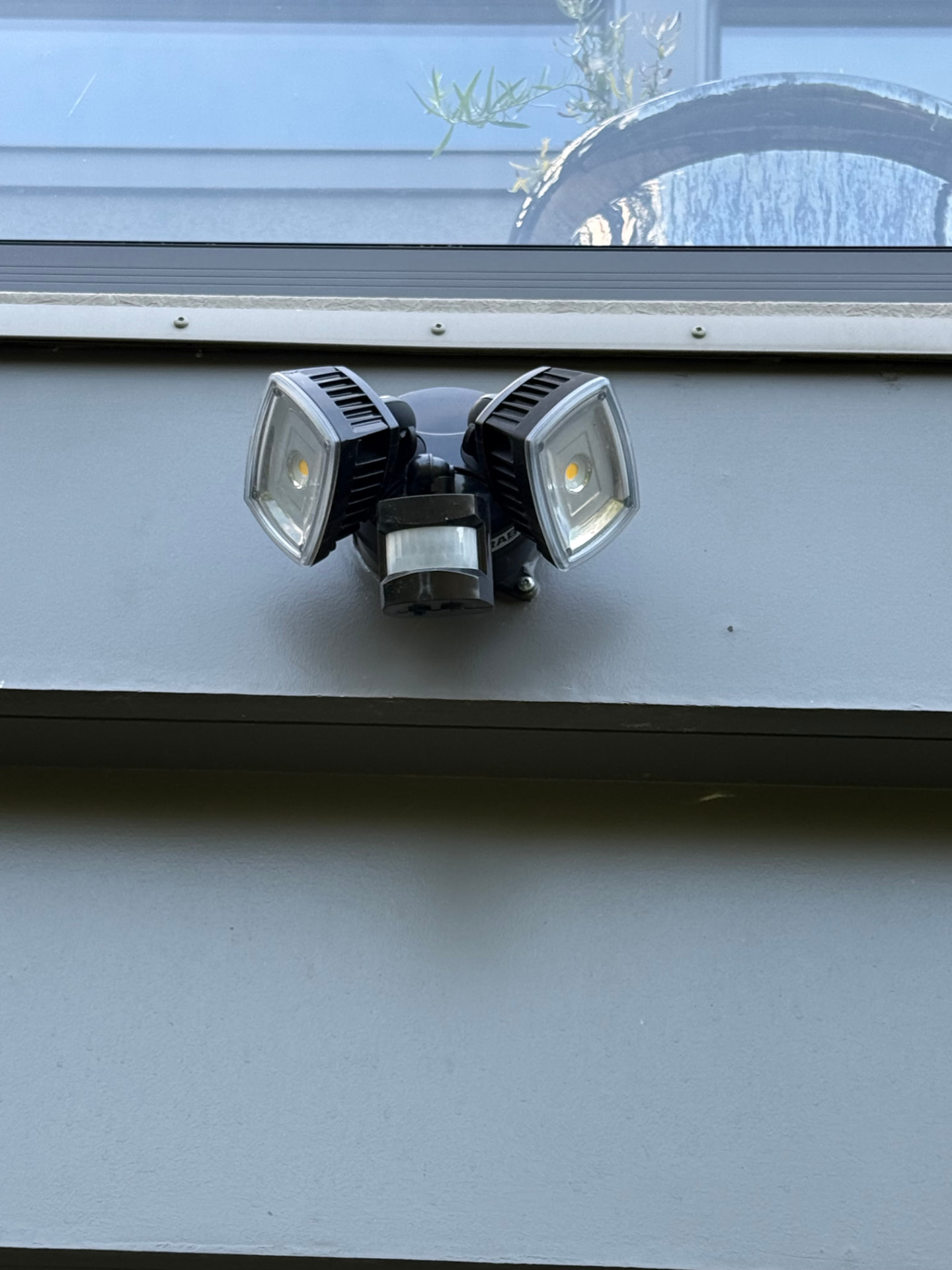 Dual-head exterior security light installation